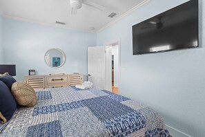 4 bedrooms, desk, iron/ironing board, free WiFi