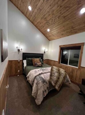 5 bedrooms, travel cot, free WiFi, bed sheets