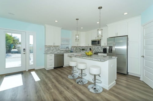 Bean Point Beachfront- Beachfront 4 bedroom private home with pool/spa