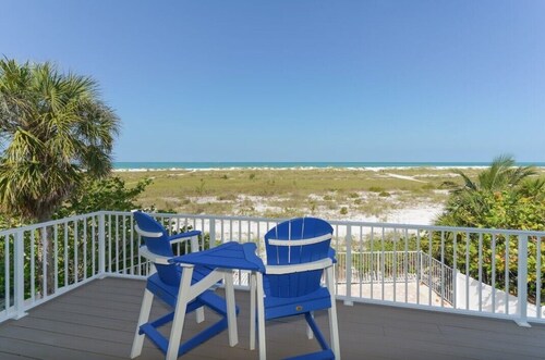 Bean Point Beachfront- Beachfront 4 bedroom private home with pool/spa