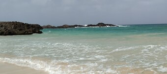 Comfortable and spacious apartment with ocean views of Cabral beach