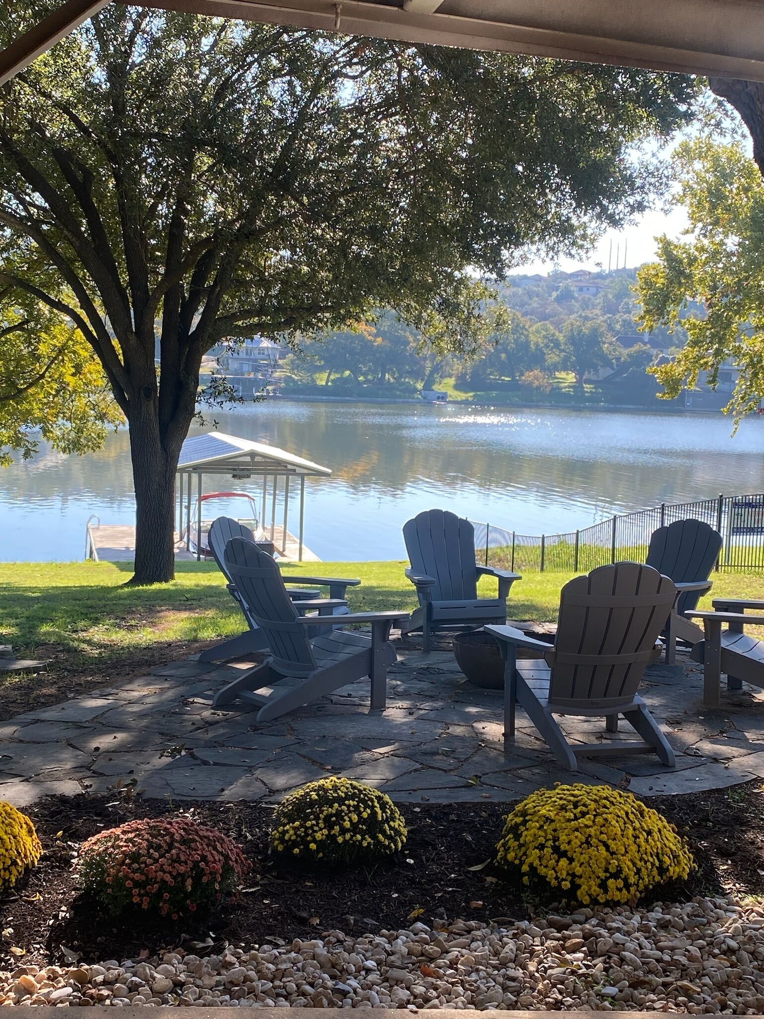 Lakefront Family Retreat on Lake Marble Falls. Dock your boat. Additional fee. 