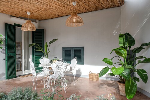 Villa Michela, 2BR, 2BT, amazing patio, newly renovated