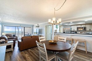 Interior - Moondrifter #205- Sand-Side Oasis-Free Beach Chairs! (Panama City Beach)