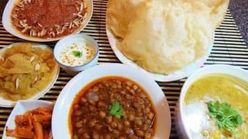 Free daily continental breakfast