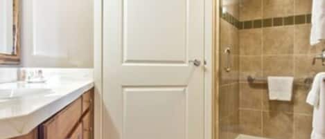 Shower, jetted bath, hair dryer, towels