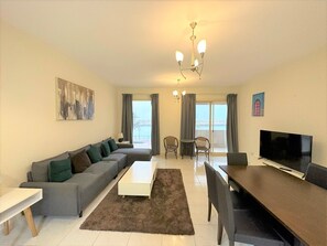 Apartment (2 Bedrooms) | Living room - Amazing 2B With Lagoon View in Ras Al Khaimah (Ras Al Khaimah)