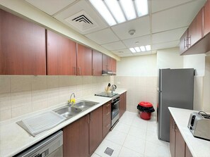 Apartment (2 Bedrooms) | Private kitchen | Microwave, oven, stovetop, dishwasher - Amazing 2B With Lagoon View in Ras Al Khaimah (Ras Al Khaimah)