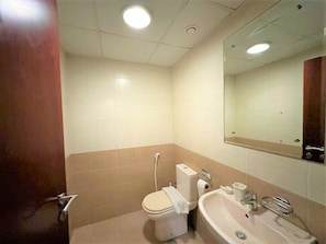 Bathroom amenities - Incredible 1B With Lagoon View in Ras Al Khaimah (Ras Al Khaimah)