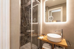 Free toiletries, hair dryer, bidet, towels - Royal Rooms Corso (Rome)