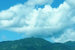 A mountain landscape with a clear sky and clouds. - Yaduo Hotel (Xinfeng County Yunjishan Scenic Area） (Xinfeng)
