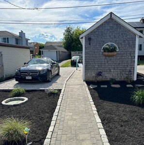 Property grounds - Newport,Coastal Retreat! Boat Dock & Mercedes convertible available for rent . (PORTSMOUTH)