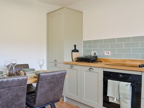 Dishwasher - Enjoy a break at any time of the year in this comfortable cottage. (Pitlochry)