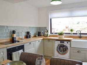 Dishwasher - Enjoy a break at any time of the year in this comfortable cottage. (Pitlochry)