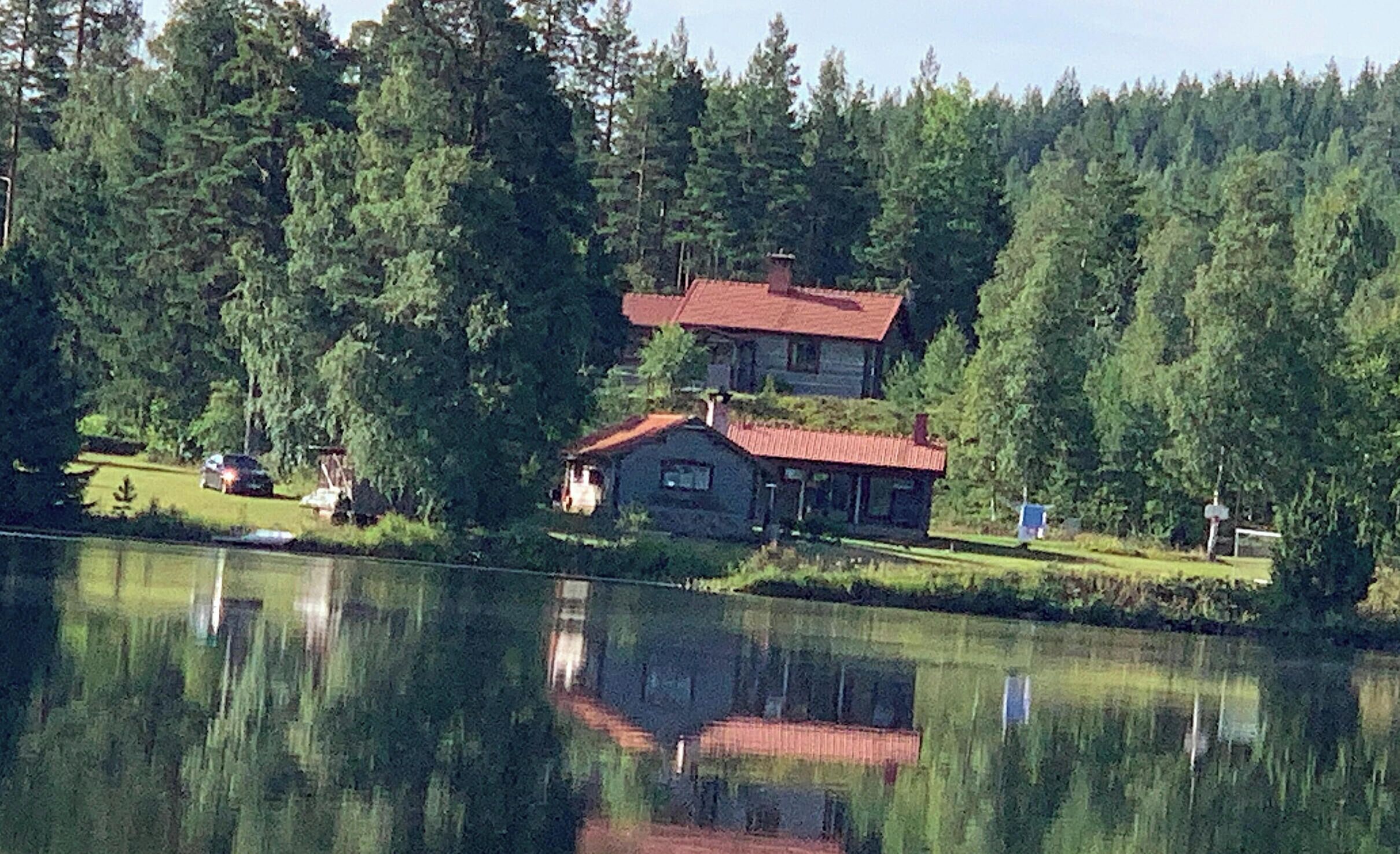The holiday home for rent is the big upper house, the smaller holiday home below is the private holiday home of the landlord couple, which they only use themselves from time to time
