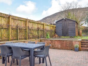 Outdoor dining - 3 bedroom accommodation in Crosskeys, near Newport (Crosskeys, near Newport)