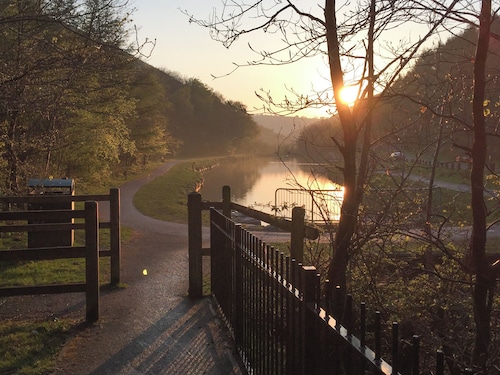 3 bedroom accommodation in Crosskeys, near Newport