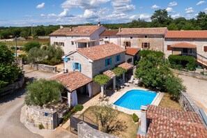 Exterior - Typical Istrian stone house with garden, pool and sauna, Pets are welcome. (Sveti Lovrec)