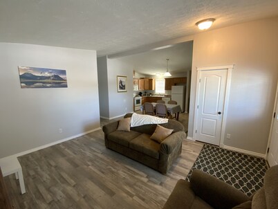 31 Cherry Lane - LARGE HOME - COZY SPACES - LOTS OF OPTIONS