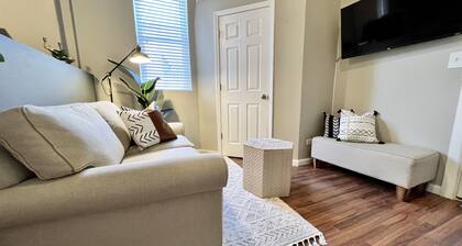 Tower Grove Pet Friendly 1 Bedroom - 4 mi to SLU & Barnes - Shared Laundry
