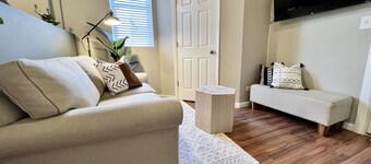Tower Grove Pet Friendly 1 Bedroom - 4 mi to SLU & Barnes - Shared Laundry