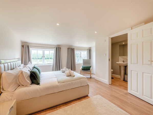 3 bedrooms, free WiFi, bed sheets