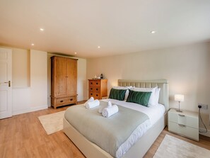 3 bedrooms, free WiFi, bed sheets