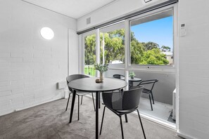 Dining - Sublime 1-Bed Apartment by Royal Park (Parkville)