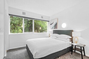 1 bedroom, iron/ironing board, WiFi, bed sheets - Sublime 1-Bed Apartment by Royal Park (Parkville)