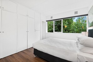 1 habitación, tabla de planchar con plancha, wifi y ropa de cama