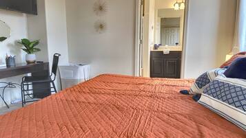 2 bedrooms, desk, iron/ironing board, travel cot