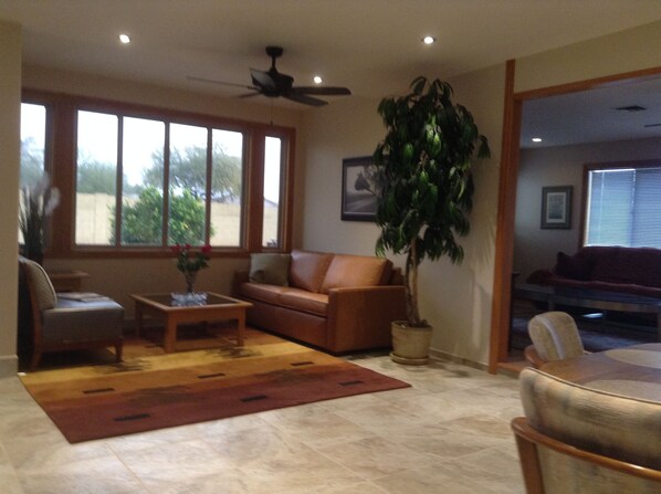 Living area - Remodled Home in Fountain Of The Sun (mesa)