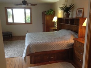 3 bedrooms, iron/ironing board, WiFi, bed sheets - Remodled Home in Fountain Of The Sun (mesa)