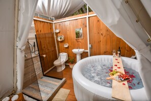 Deluxe Tent | Bathroom - Quimera Hotel  (San Isidro de El General)