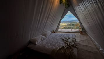 Deluxe Tent | Free WiFi