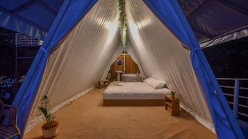 Deluxe Tent | Free WiFi