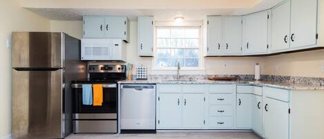 Refrigerador, microondas, horno, placa de cocina