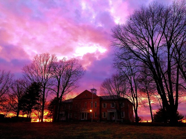 المنشأة من الخارج