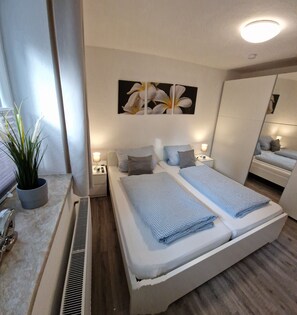 1 habitación, caja de seguridad en la habitación y cuna de viaje