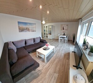 Smart TV, DVD player, books, stereo