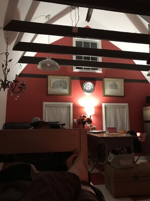 Interior - Bright & Beautiful Studio (East Greenwich)