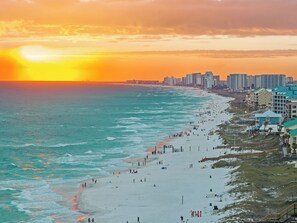 Una spiaggia nelle vicinanze