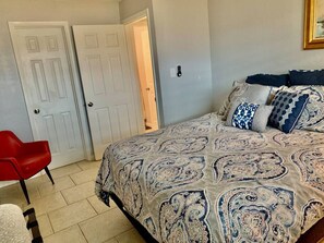 1 bedroom, WiFi, bed sheets - Turquoise Treasure - Walk to the Beach (Cape Canaveral)
