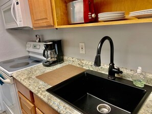 Fridge, microwave, oven, stovetop - Turquoise Treasure - Walk to the Beach (Cape Canaveral)