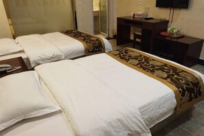 A hotel room with two beds, a desk, and a television. - Mingcheng Home Business Hotel (Hefei)