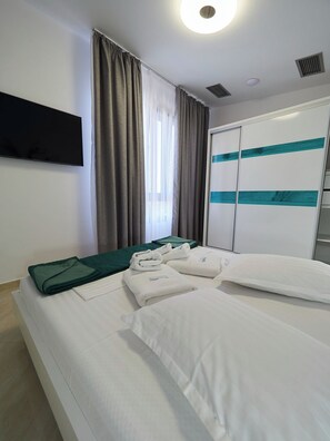 2 bedrooms, iron/ironing board, free WiFi, bed sheets