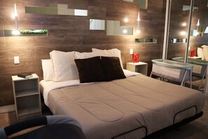 4 bedrooms, WiFi, bed sheets - Amazing Vacations close to Disney. (Davenport)