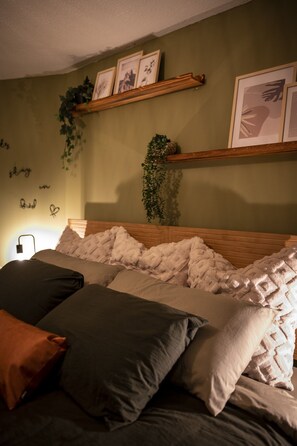 2 chambres, lit parapluie, draps fournis