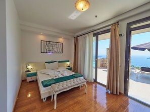 4 bedrooms, desk, iron/ironing board, free WiFi