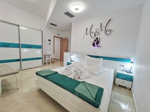 5 Schlafzimmer, Schreibtisch, Bügeleisen/Bügelbrett, kostenloses WLAN